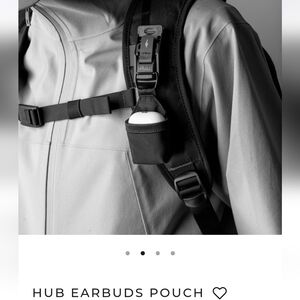 Alpaka Hub Earbuds Pouch — Black